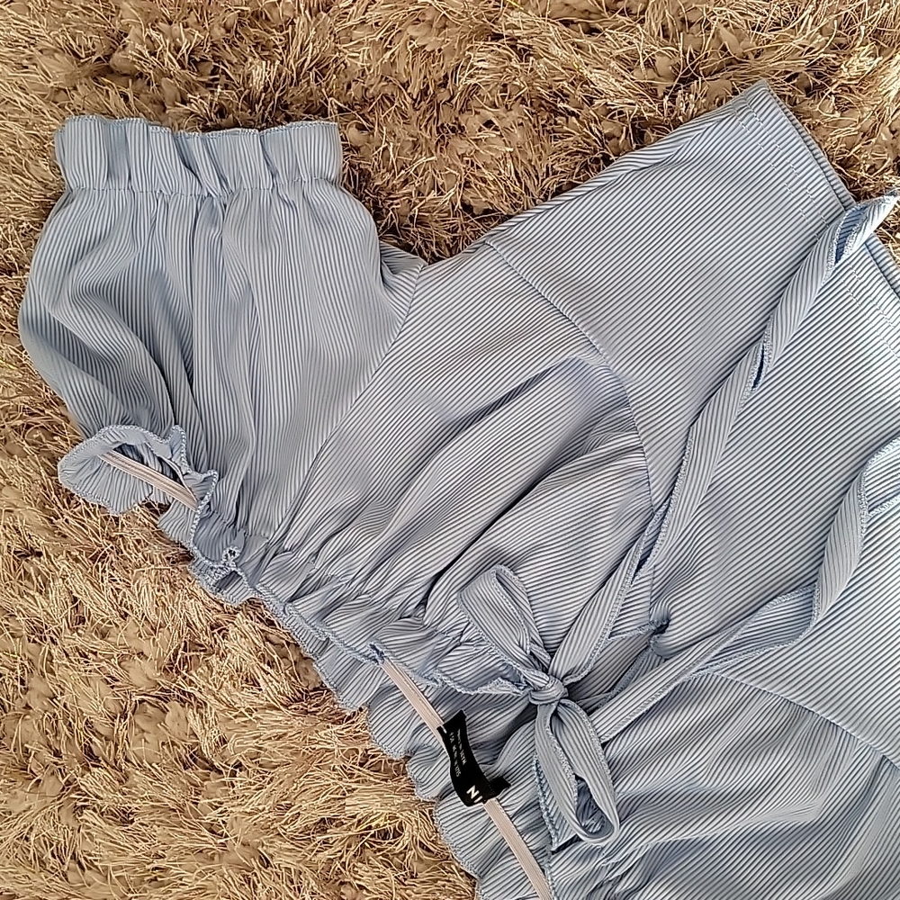 Shein Cropped Top - Picture 2 of 2